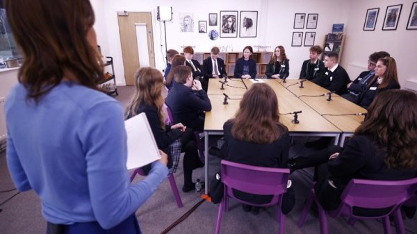 Hundreds of thousands of people backlash against internet safety rules Hundreds of thousands of people backlash against internet safety rules