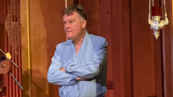 'This is a terrible racket': Bishop in dressing gown interrupts church concert - and asks crowd to 'leave my house' 'This is a terrible racket': Bishop in dressing gown interrupts church concert - and asks crowd to 'leave my house'